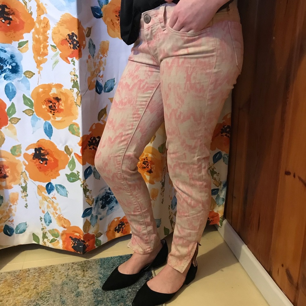 American Eagle Pink Patterned Skinny Jeans!